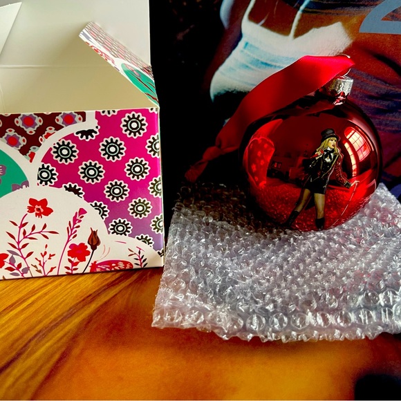 Taylor Swift Christmas Ornament - Picture 1 of 1